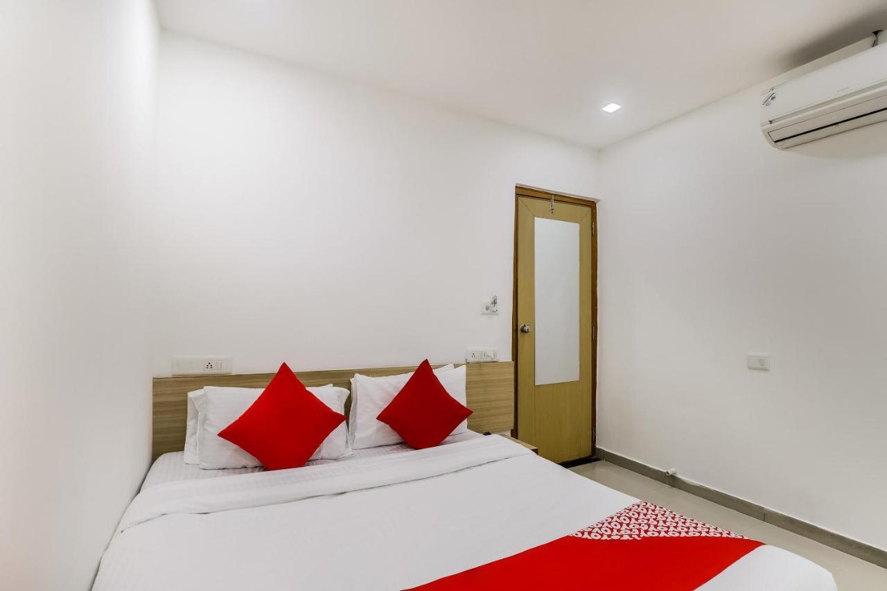 Oyo Hotel D Veeray Ahmedabad Eksteriør bilde
