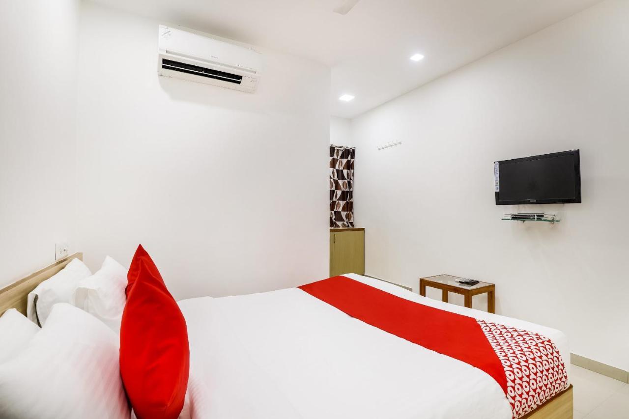 Oyo Hotel D Veeray Ahmedabad Eksteriør bilde