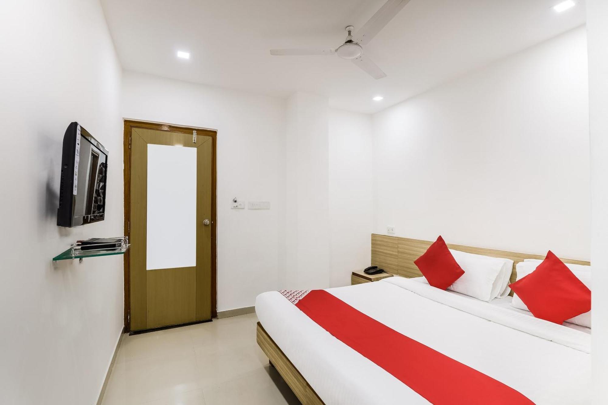 Oyo Hotel D Veeray Ahmedabad Eksteriør bilde