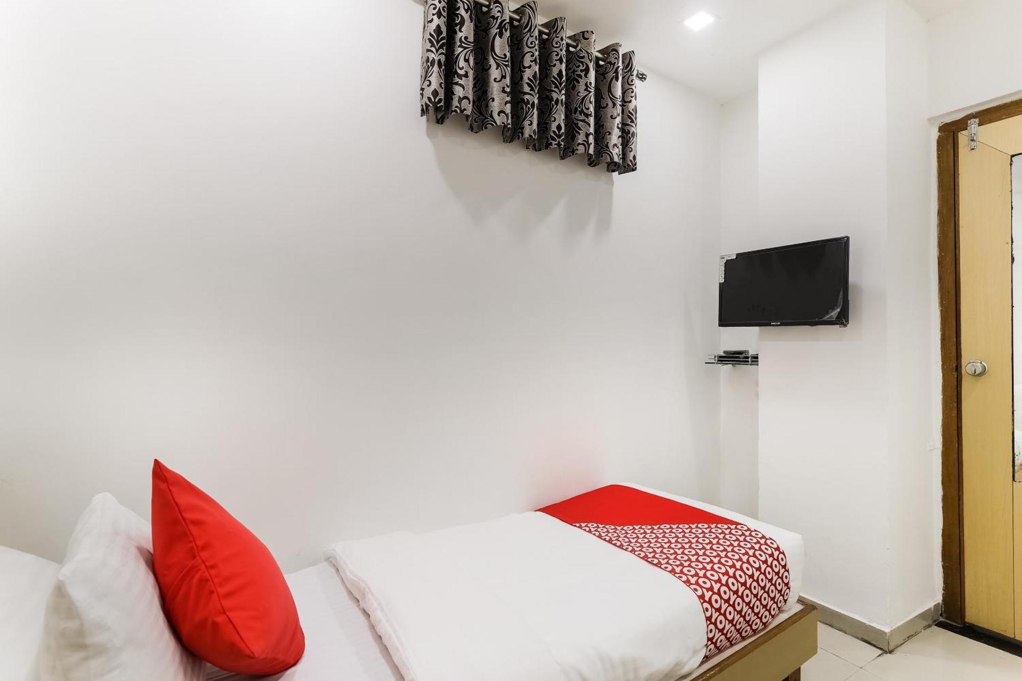 Oyo Hotel D Veeray Ahmedabad Eksteriør bilde