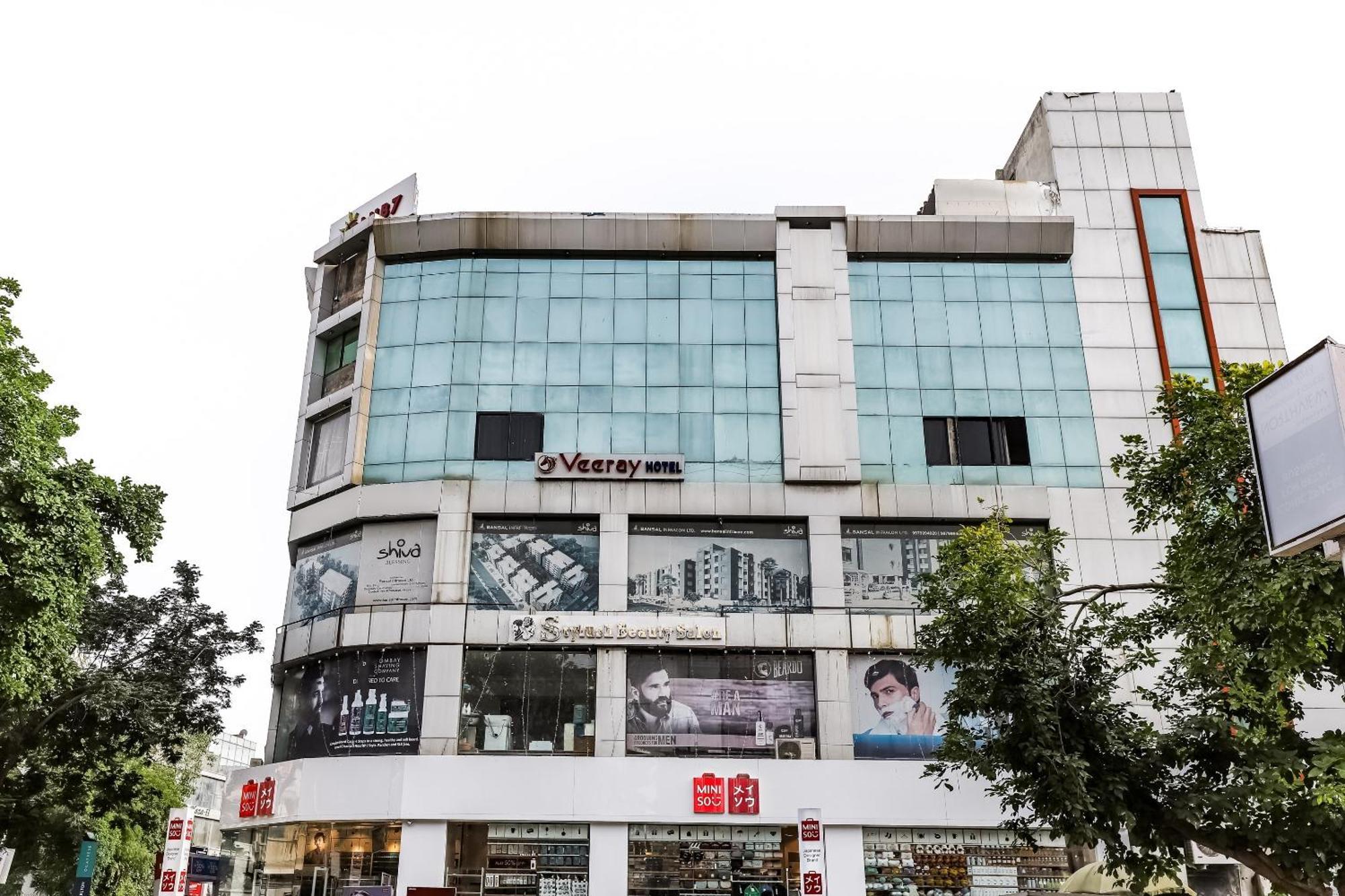 Oyo Hotel D Veeray Ahmedabad Eksteriør bilde