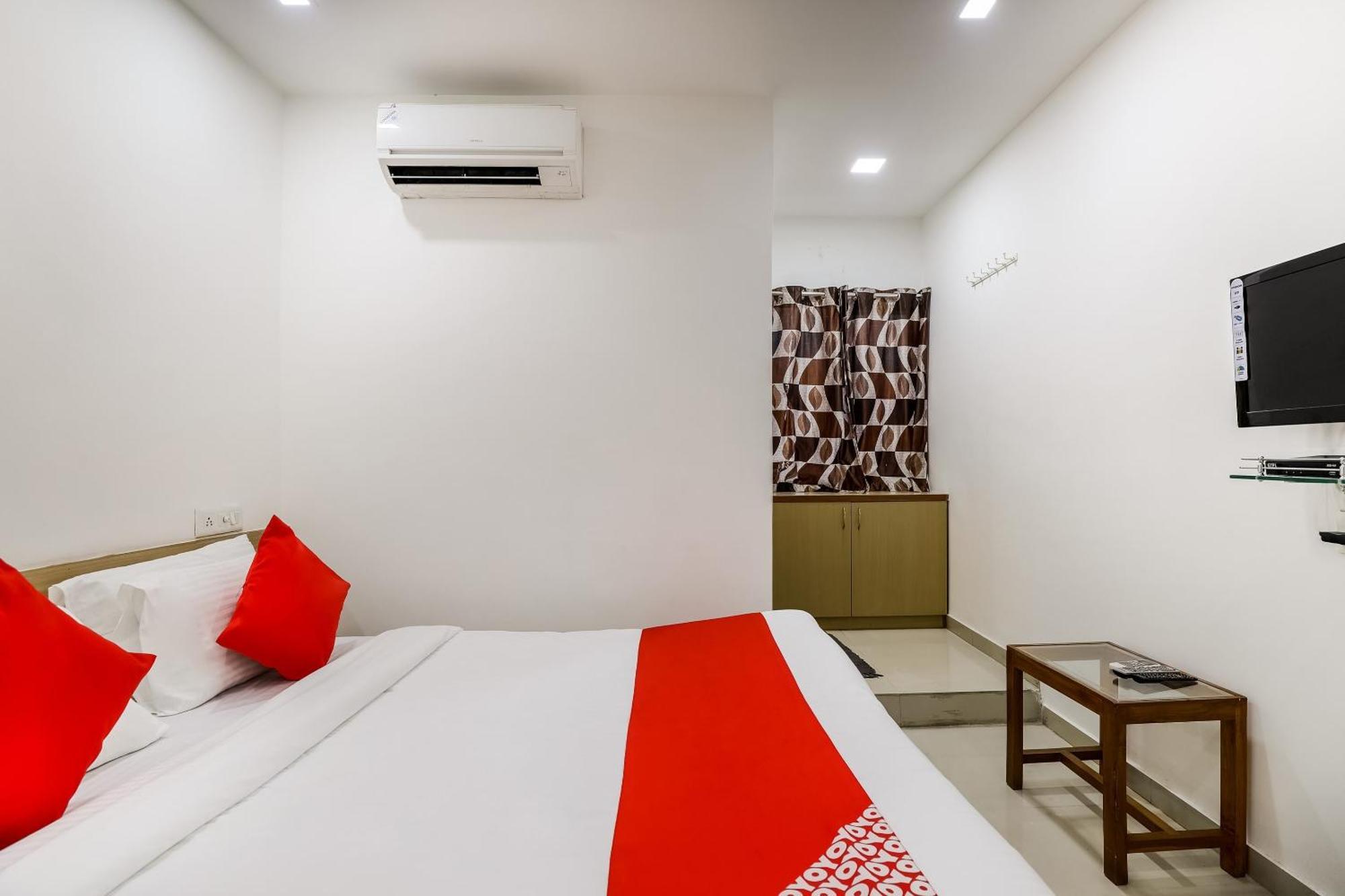 Oyo Hotel D Veeray Ahmedabad Eksteriør bilde